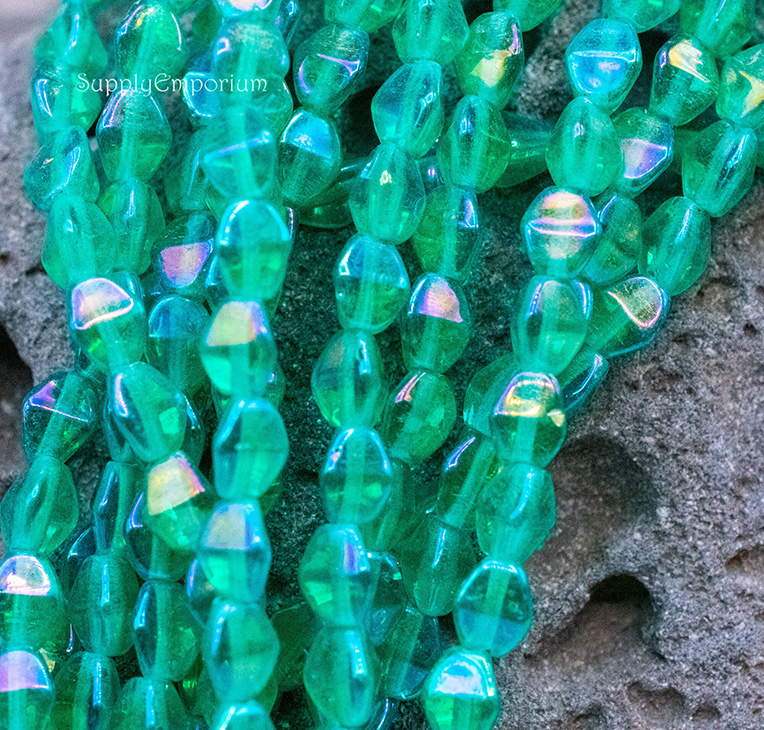 5x3mm Luster Iris Emerald Czech Pinch Bead - 50 pieces - 5182R - Image 3