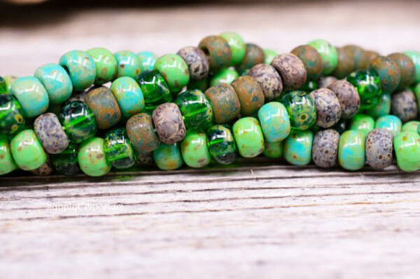 32/0 Aged Forrest Picasso Czech Seed Bead - Quantity: 12 Pieces - 5348RO - Image 9