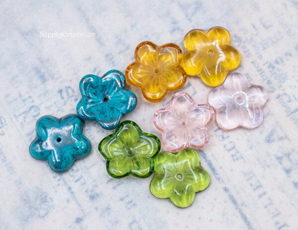16mm Flat Flowers Czech Flat Flower Mix - 16 pieces - 6838B - Image 3