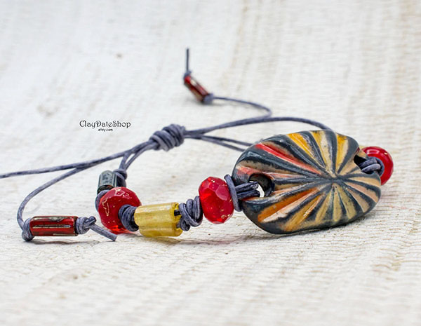 32/0 Aged Cookie Dough Mosaic Picasso Mix Czech Seed Bead - Quantity: 12 Pieces - 7434ROC23 - Image 5