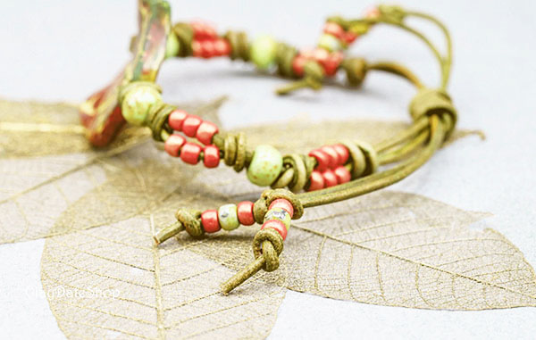 32/0 Aged Cookie Dough Mosaic Picasso Mix Czech Seed Bead - Quantity: 12 Pieces - 7434ROC23 - Image 4