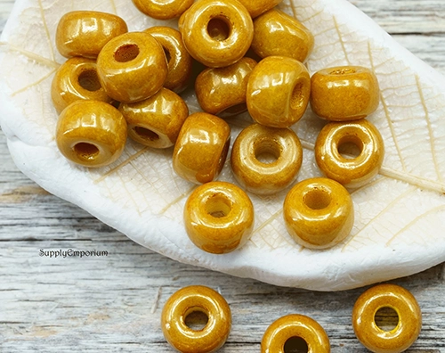 2/0 Lemon Red Luster Matubo Seed Bead - Quantity: 15 grams - 4386RR