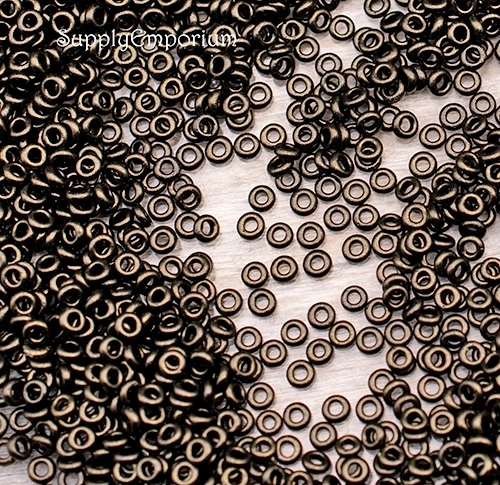 8/0 Metallic Suede Dark Green Toho Demi Round - 5 grams - 627RA - Image 4