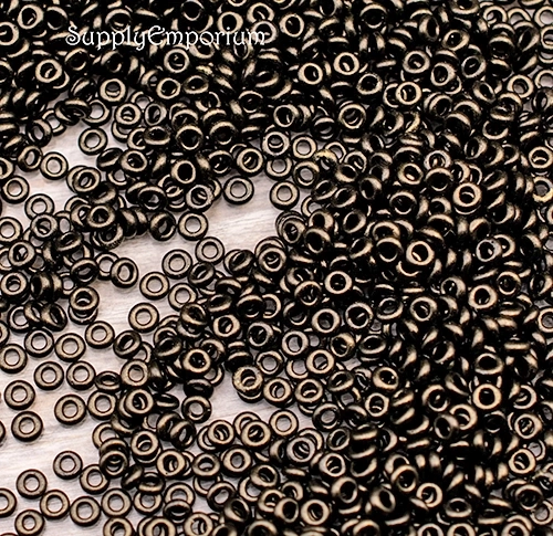 8/0 Metallic Suede Dark Green Toho Demi Round - 5 grams - 627RA - Image 3