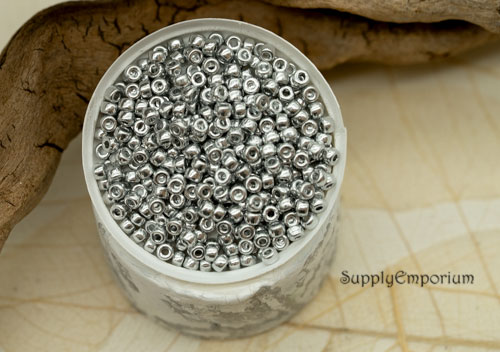 8/0 Crystal Full Labrador Matubo Czech Seed Bead - Quantity: 10 grams - 1304 - Image 3