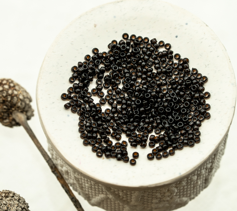 15/0 Toho Seed Beads - Transparent Root Beer, 15-14 (5 Grams) 1716R - Image 3