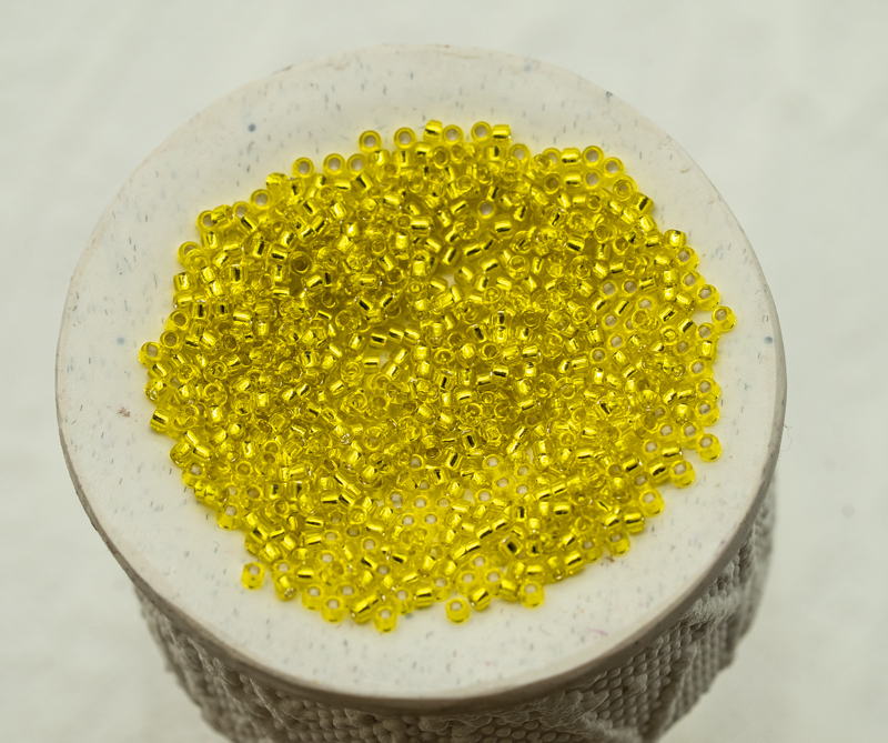 15/0 Toho Seed Beads - Silver Lined Lemon, 15-32 (5 Grams) 3937 - Image 2